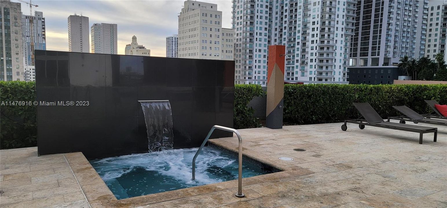 Recently Rented: $4,200 (2 beds, 2 baths, 1256 Square Feet)