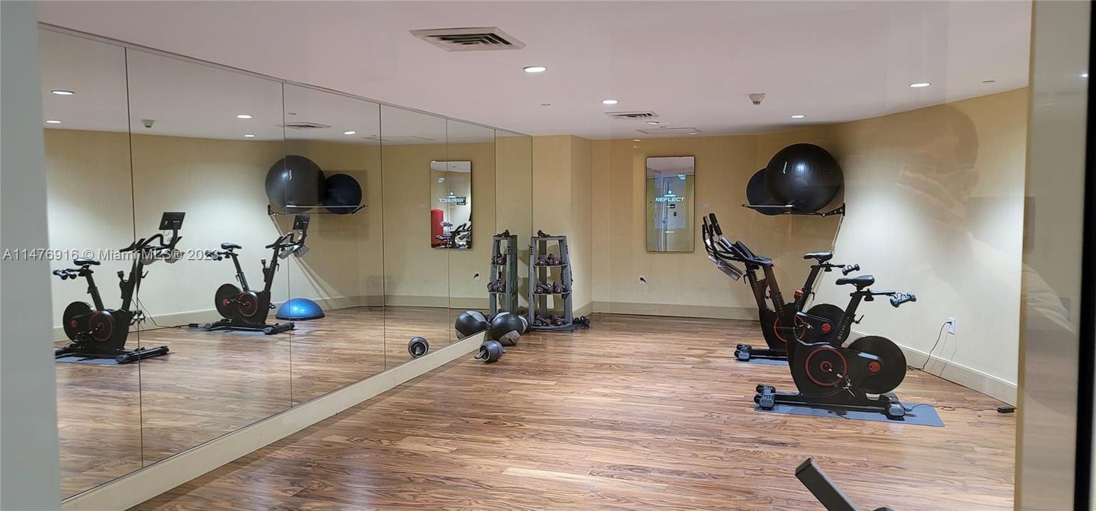 Recently Rented: $4,200 (2 beds, 2 baths, 1256 Square Feet)