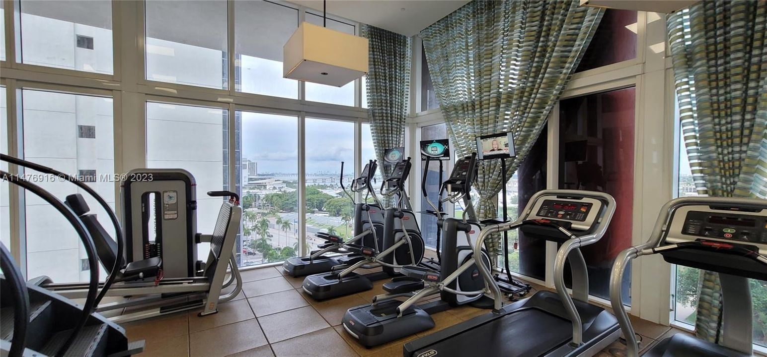 Recently Rented: $4,200 (2 beds, 2 baths, 1256 Square Feet)