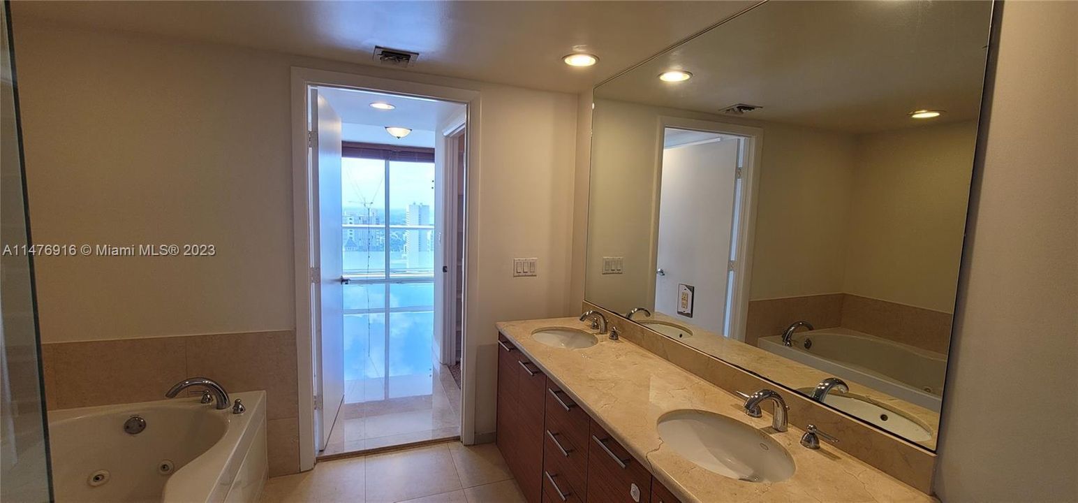 Recently Rented: $4,200 (2 beds, 2 baths, 1256 Square Feet)