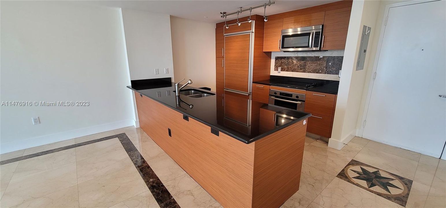 Recently Rented: $4,200 (2 beds, 2 baths, 1256 Square Feet)