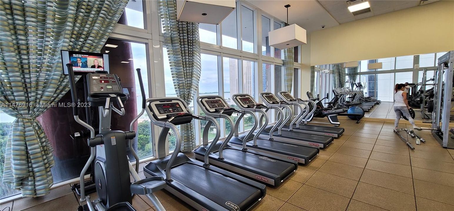 Recently Rented: $4,200 (2 beds, 2 baths, 1256 Square Feet)