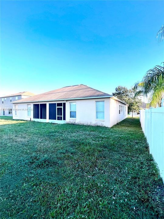 Active With Contract: $309,900 (4 beds, 3 baths, 2308 Square Feet)