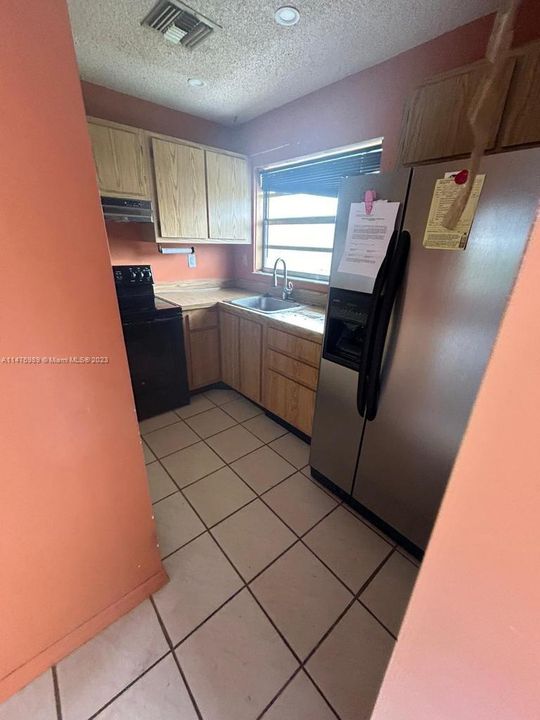 最近售出: $250,000 (2 贝兹, 2 浴室, 916 平方英尺)