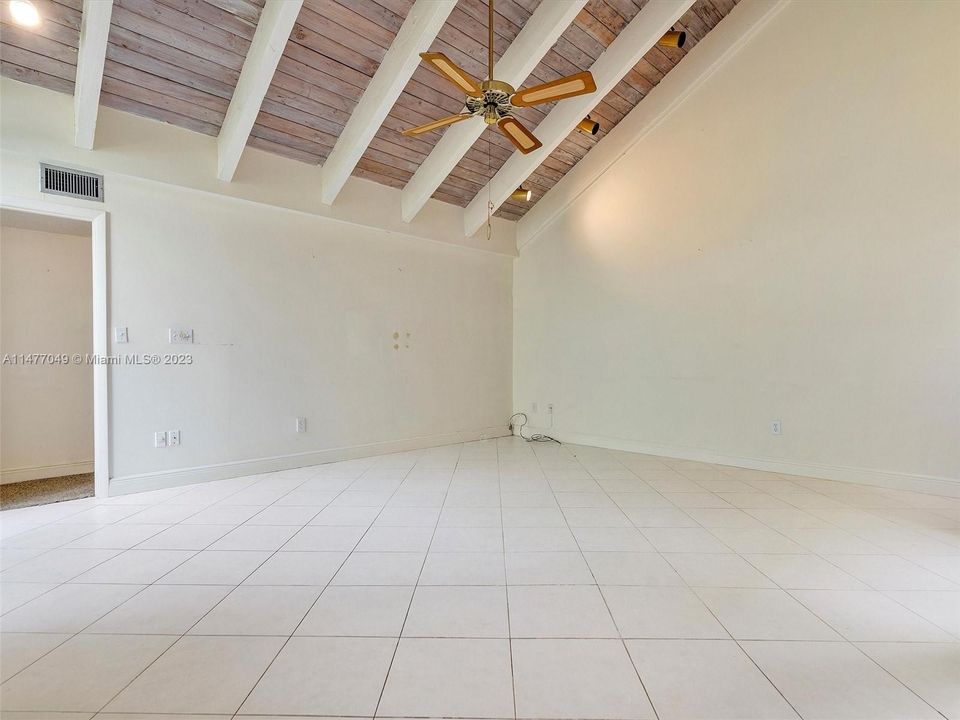 Недавно продано: $799,000 (2 спален, 2 ванн, 2122 Квадратных фут)