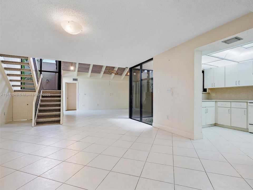 Недавно продано: $799,000 (2 спален, 2 ванн, 2122 Квадратных фут)