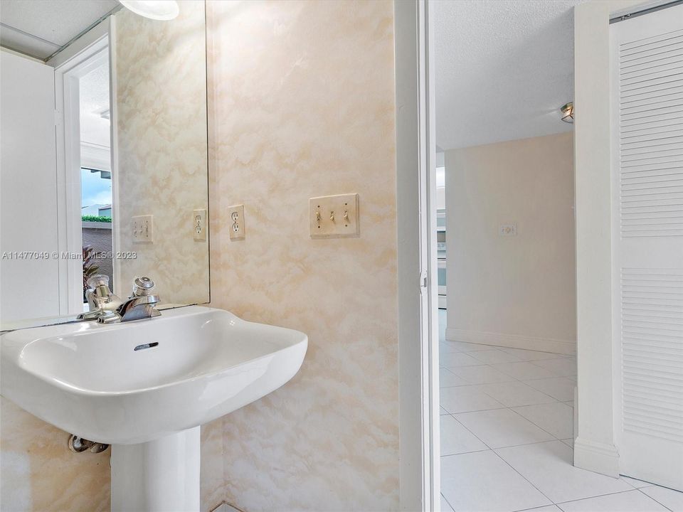 Недавно продано: $799,000 (2 спален, 2 ванн, 2122 Квадратных фут)