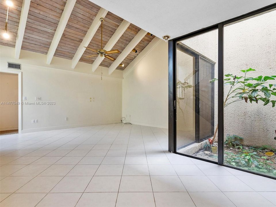 Недавно продано: $799,000 (2 спален, 2 ванн, 2122 Квадратных фут)