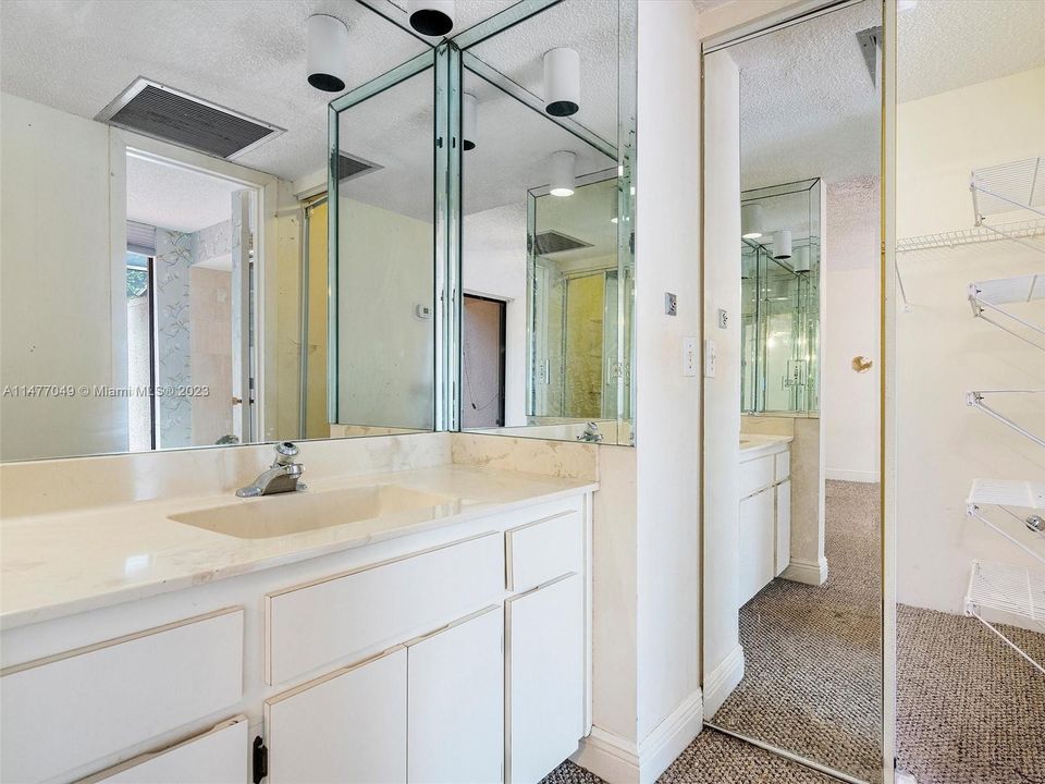 Недавно продано: $799,000 (2 спален, 2 ванн, 2122 Квадратных фут)