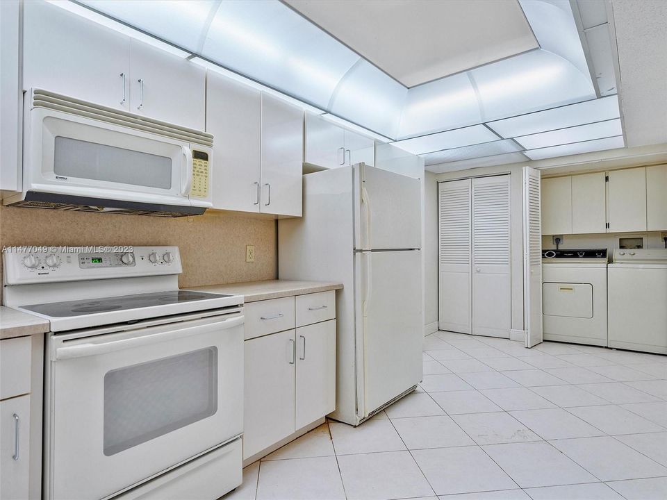 Недавно продано: $799,000 (2 спален, 2 ванн, 2122 Квадратных фут)