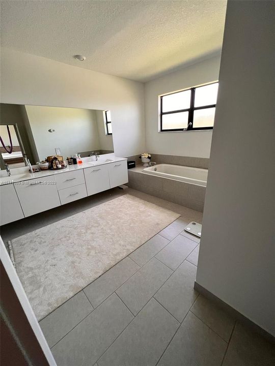 Недавно арендовано: $7,500 (6 спален, 4 ванн, 3381 Квадратных фут)