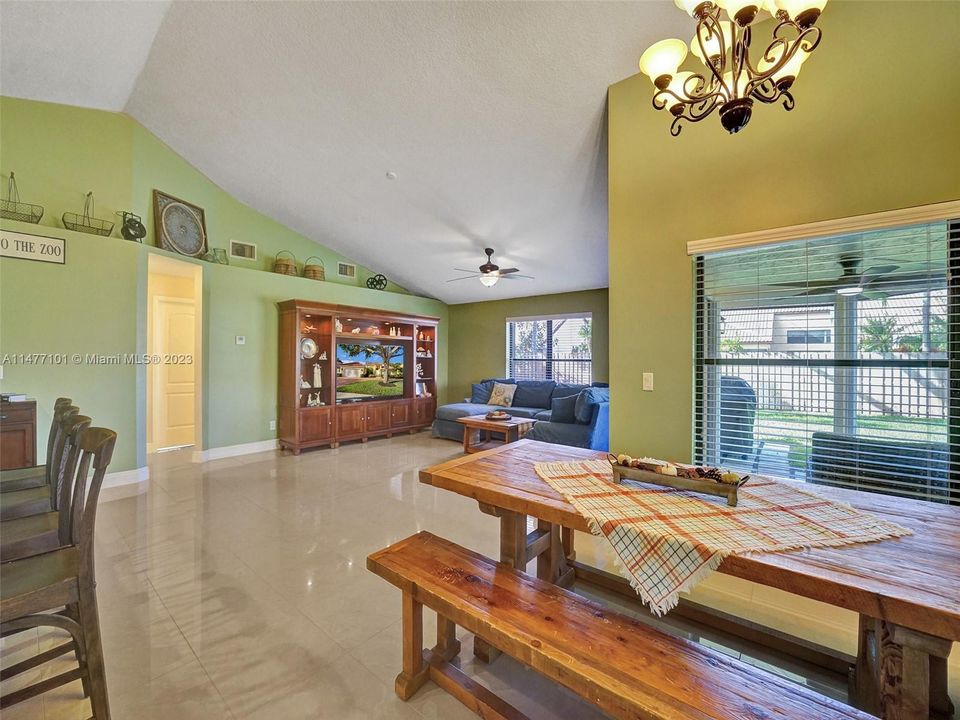 Recently Sold: $975,000 (4 beds, 3 baths, 2870 Square Feet)