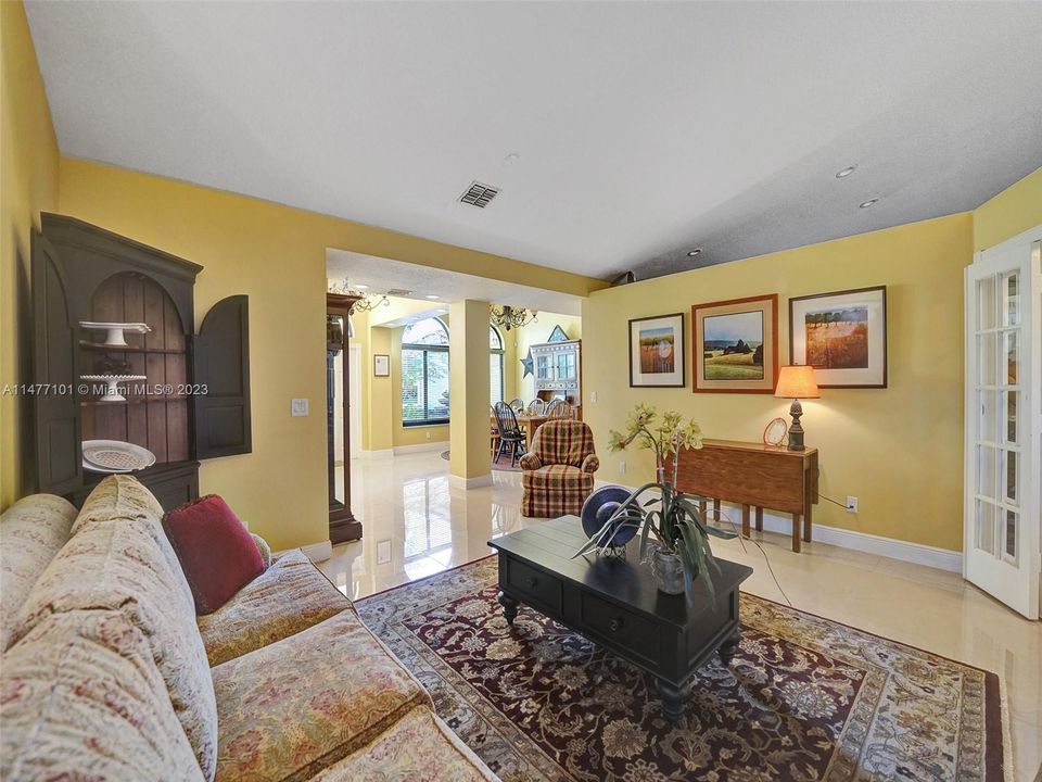 Recently Sold: $975,000 (4 beds, 3 baths, 2870 Square Feet)