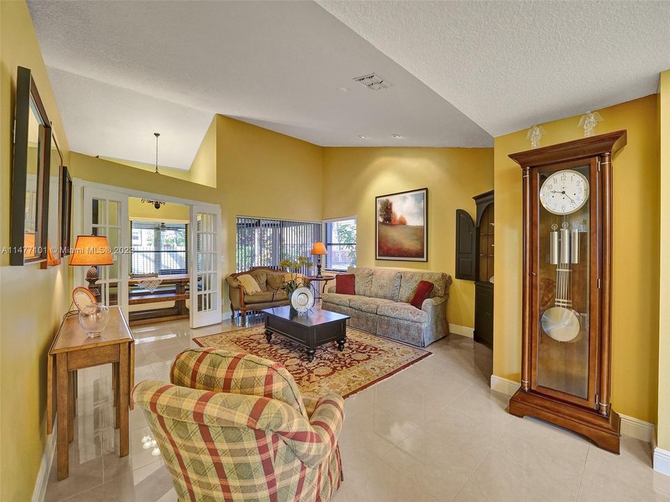 Recently Sold: $975,000 (4 beds, 3 baths, 2870 Square Feet)