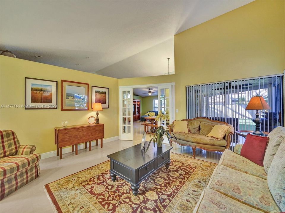 Recently Sold: $975,000 (4 beds, 3 baths, 2870 Square Feet)