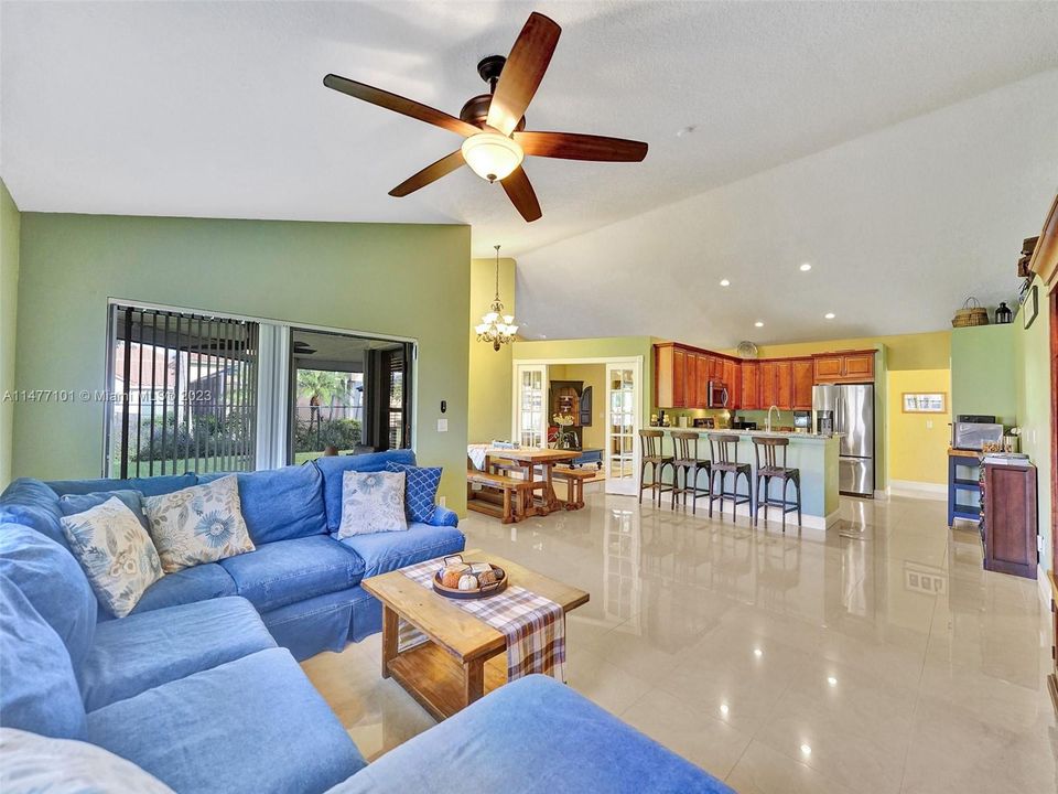 Recently Sold: $975,000 (4 beds, 3 baths, 2870 Square Feet)