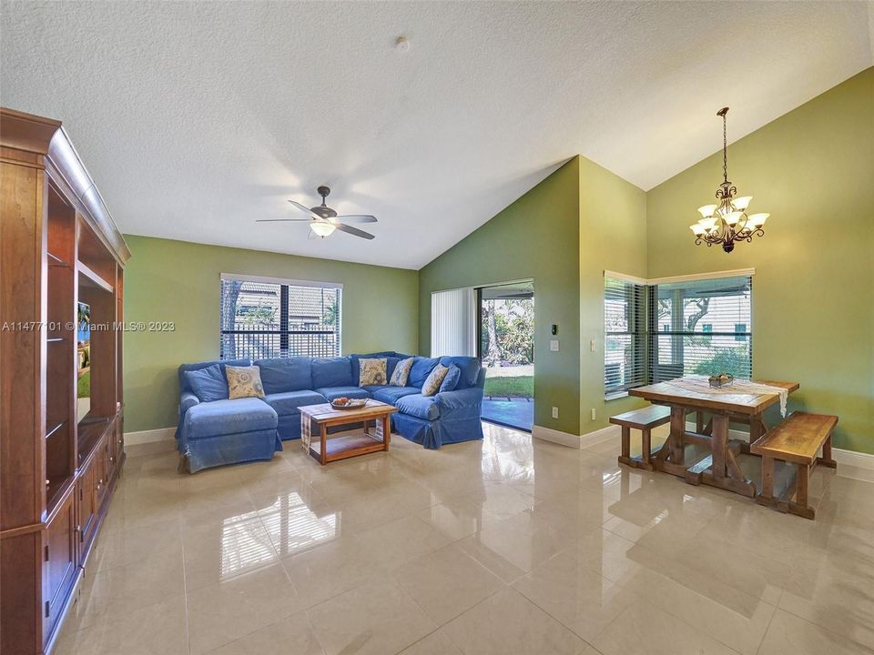 Recently Sold: $975,000 (4 beds, 3 baths, 2870 Square Feet)