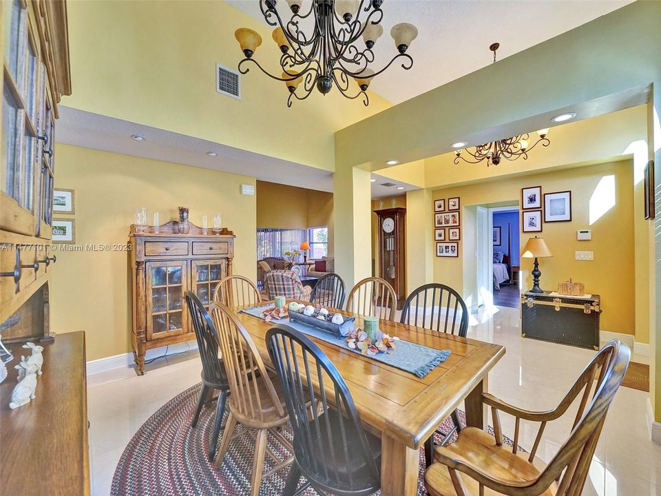 Recently Sold: $975,000 (4 beds, 3 baths, 2870 Square Feet)