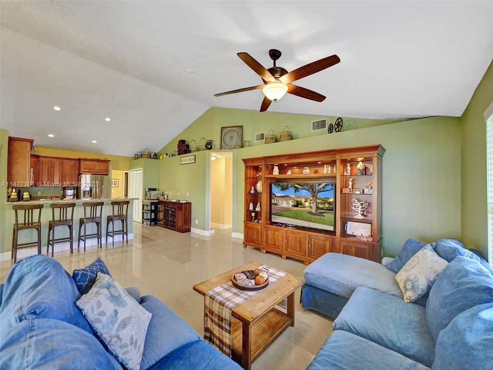 Recently Sold: $975,000 (4 beds, 3 baths, 2870 Square Feet)