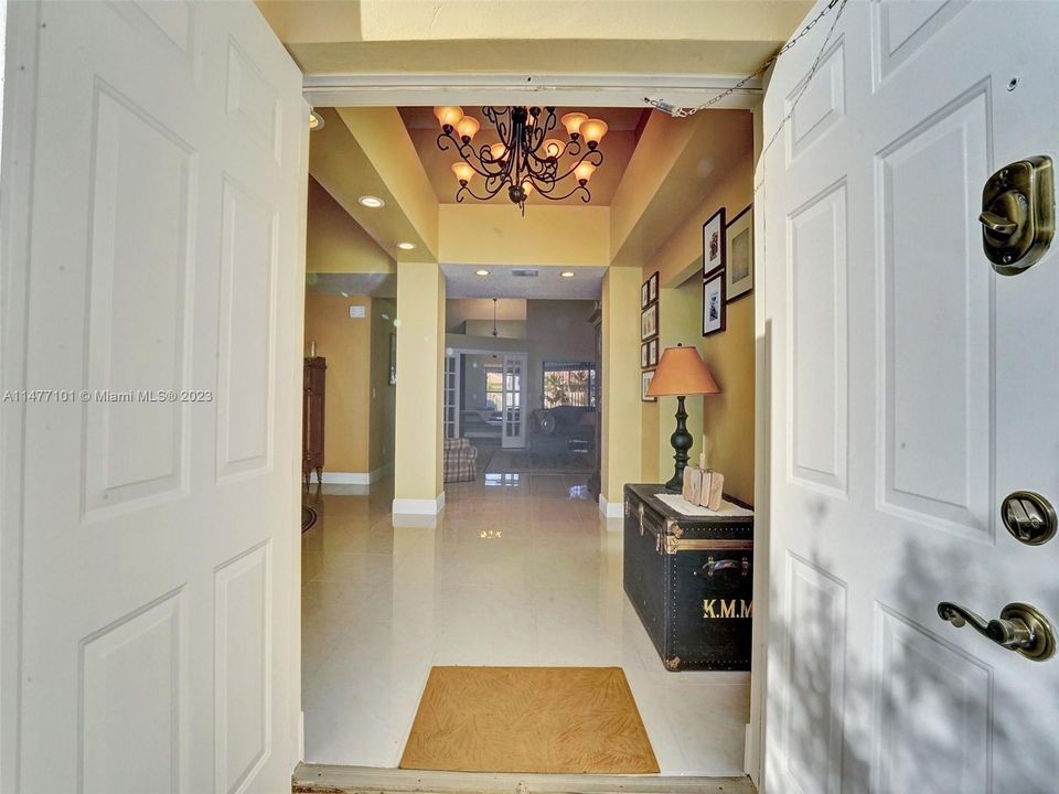 Recently Sold: $975,000 (4 beds, 3 baths, 2870 Square Feet)