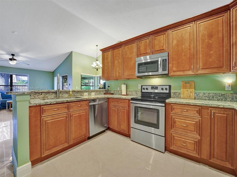 Recently Sold: $975,000 (4 beds, 3 baths, 2870 Square Feet)