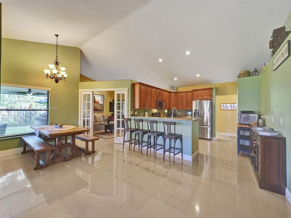 Recently Sold: $975,000 (4 beds, 3 baths, 2870 Square Feet)