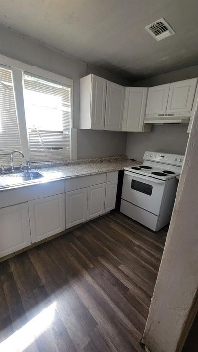 Vendido Recientemente: $90,000 (3 camas, 2 baños, 1178 Pies cuadrados)