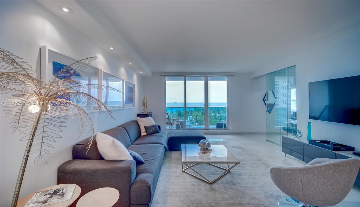 Recently Sold: $1,875,000 (2 beds, 1 baths, 900 Square Feet)