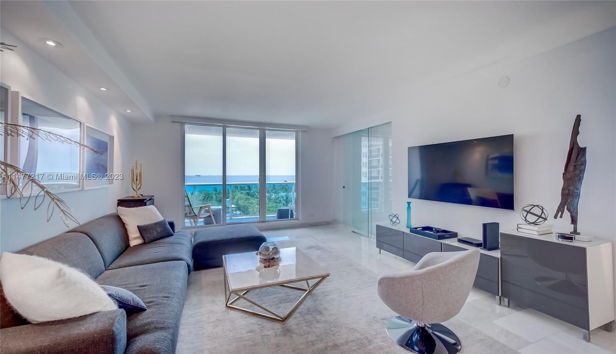 Recently Sold: $1,875,000 (2 beds, 1 baths, 900 Square Feet)