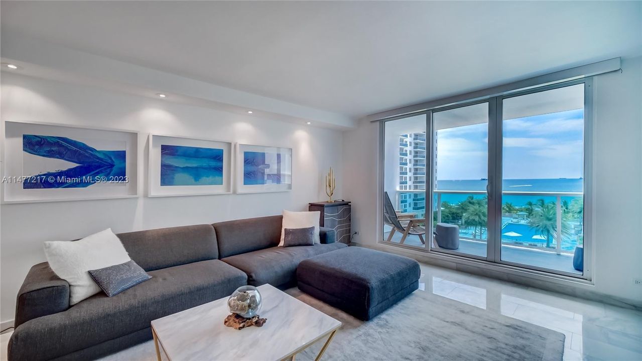 Recently Sold: $1,875,000 (2 beds, 1 baths, 900 Square Feet)