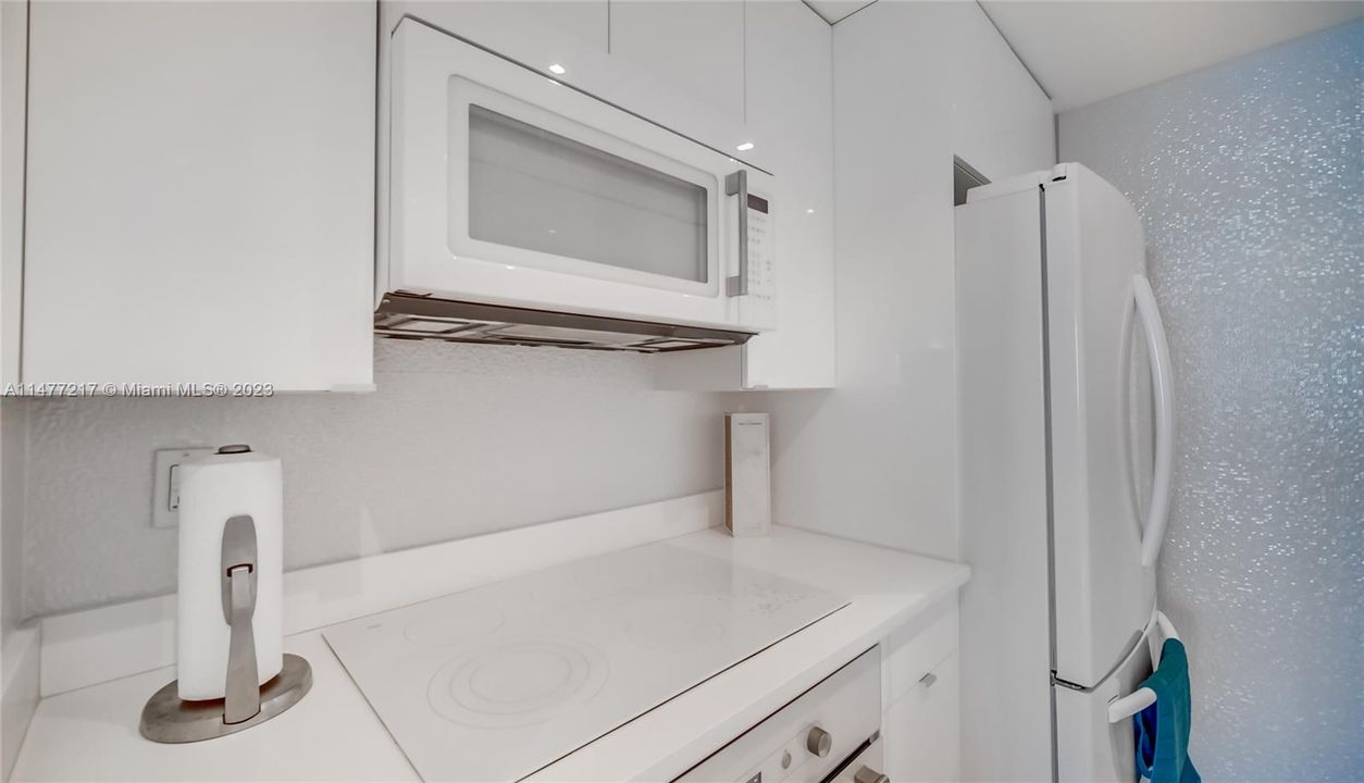 Recently Sold: $1,875,000 (2 beds, 1 baths, 900 Square Feet)