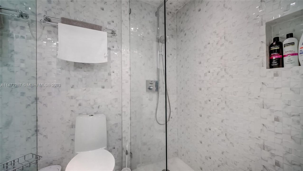 Recently Sold: $1,875,000 (2 beds, 1 baths, 900 Square Feet)