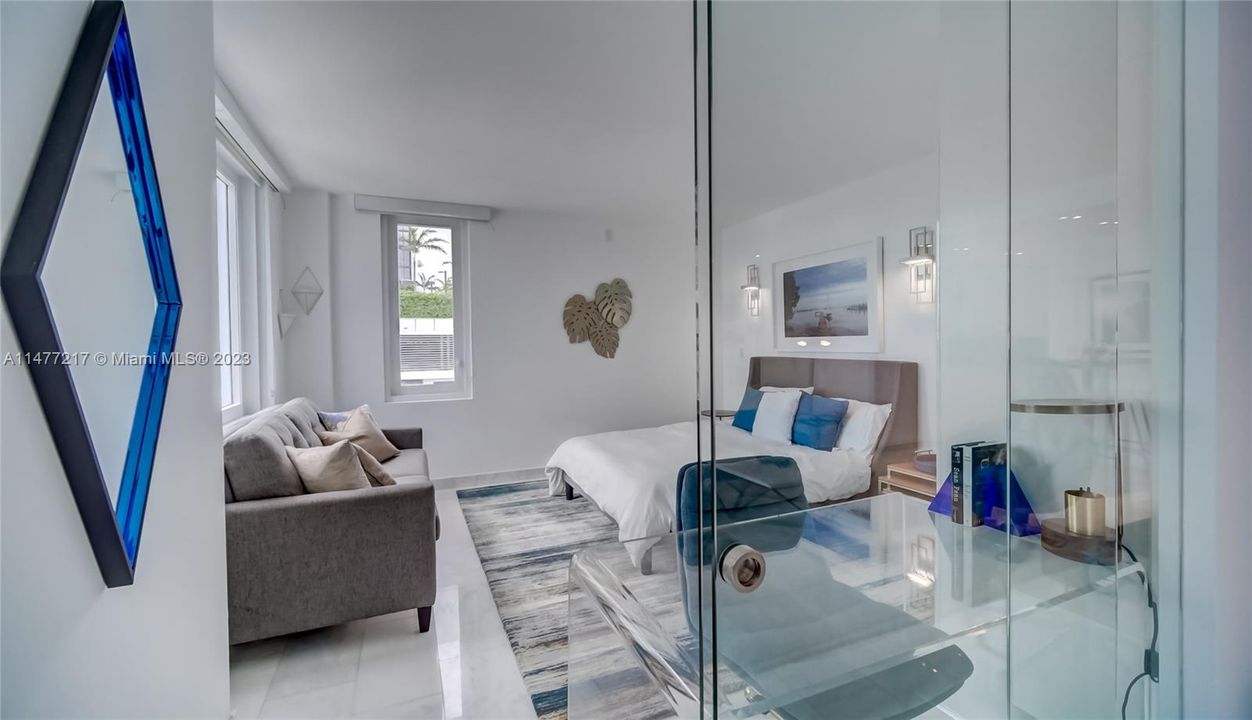 Recently Sold: $1,875,000 (2 beds, 1 baths, 900 Square Feet)