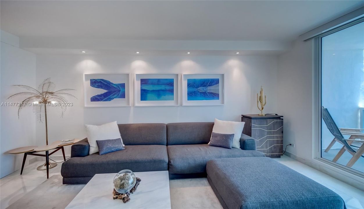 Recently Sold: $1,875,000 (2 beds, 1 baths, 900 Square Feet)