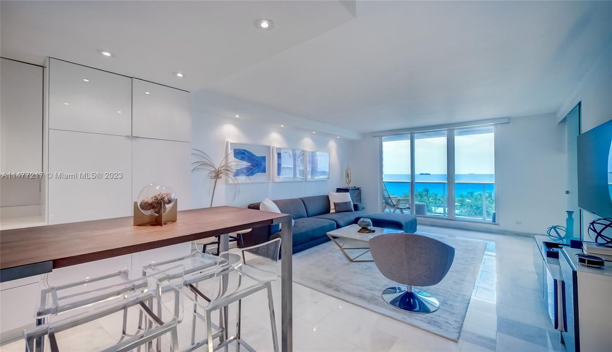 Recently Sold: $1,875,000 (2 beds, 1 baths, 900 Square Feet)