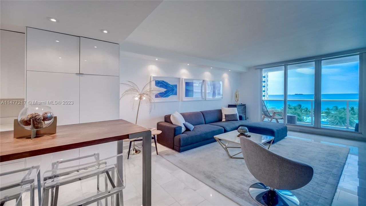 Recently Sold: $1,875,000 (2 beds, 1 baths, 900 Square Feet)