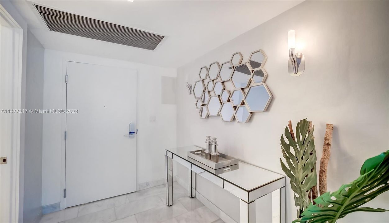 Recently Sold: $1,875,000 (2 beds, 1 baths, 900 Square Feet)
