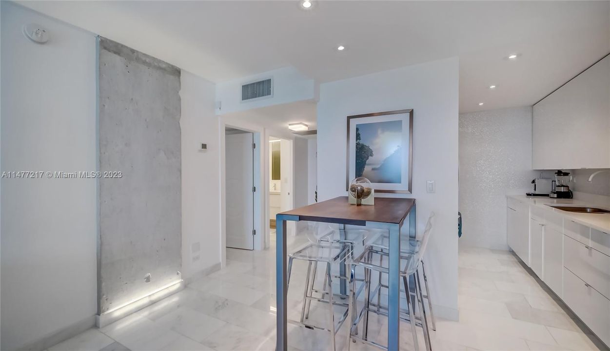 Recently Sold: $1,875,000 (2 beds, 1 baths, 900 Square Feet)