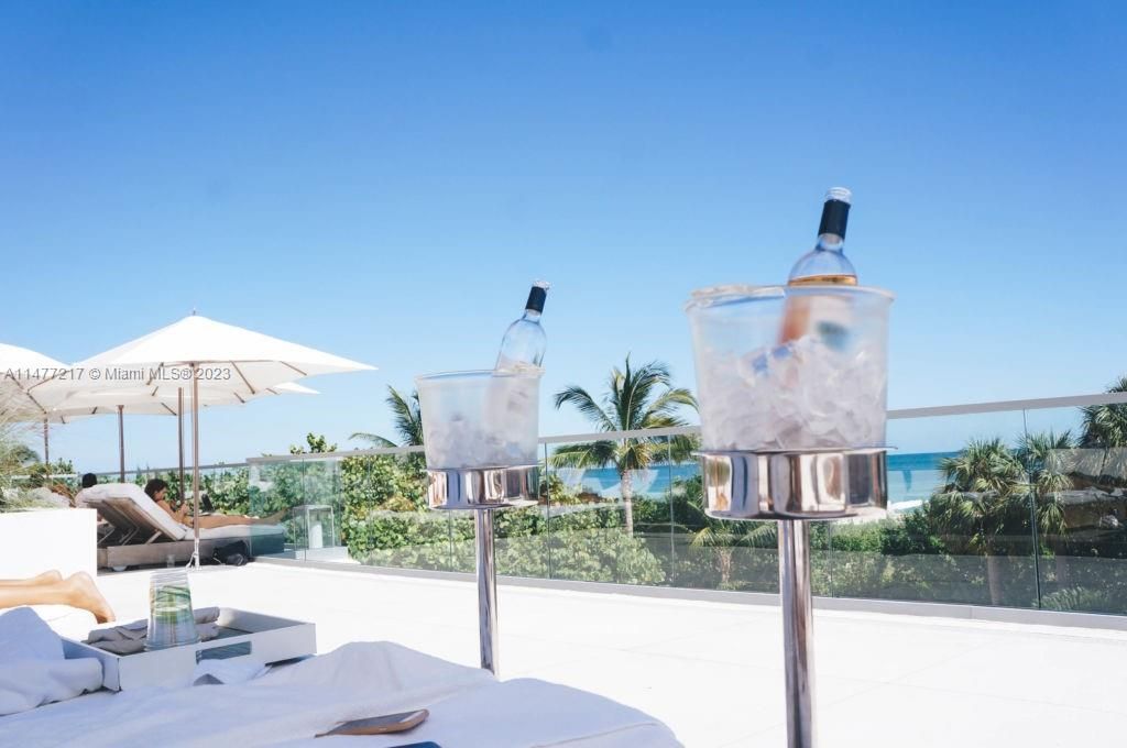 Recently Sold: $1,875,000 (2 beds, 1 baths, 900 Square Feet)