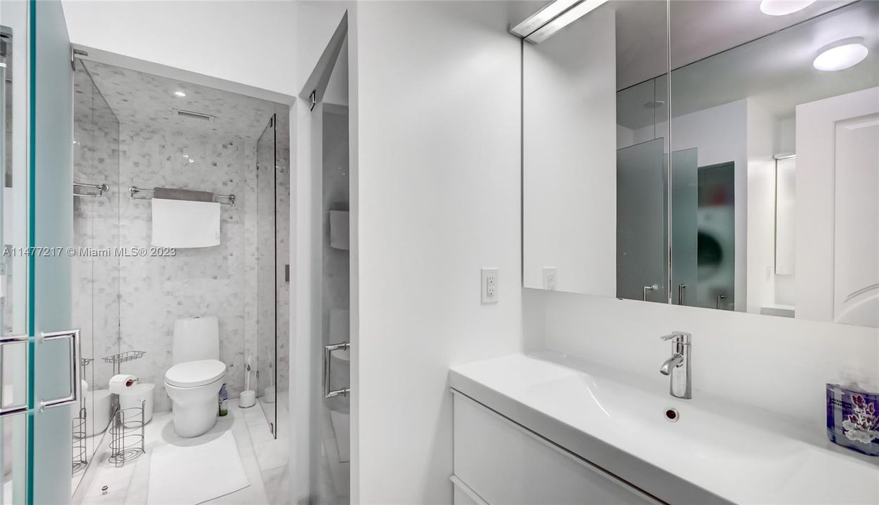 Recently Sold: $1,875,000 (2 beds, 1 baths, 900 Square Feet)