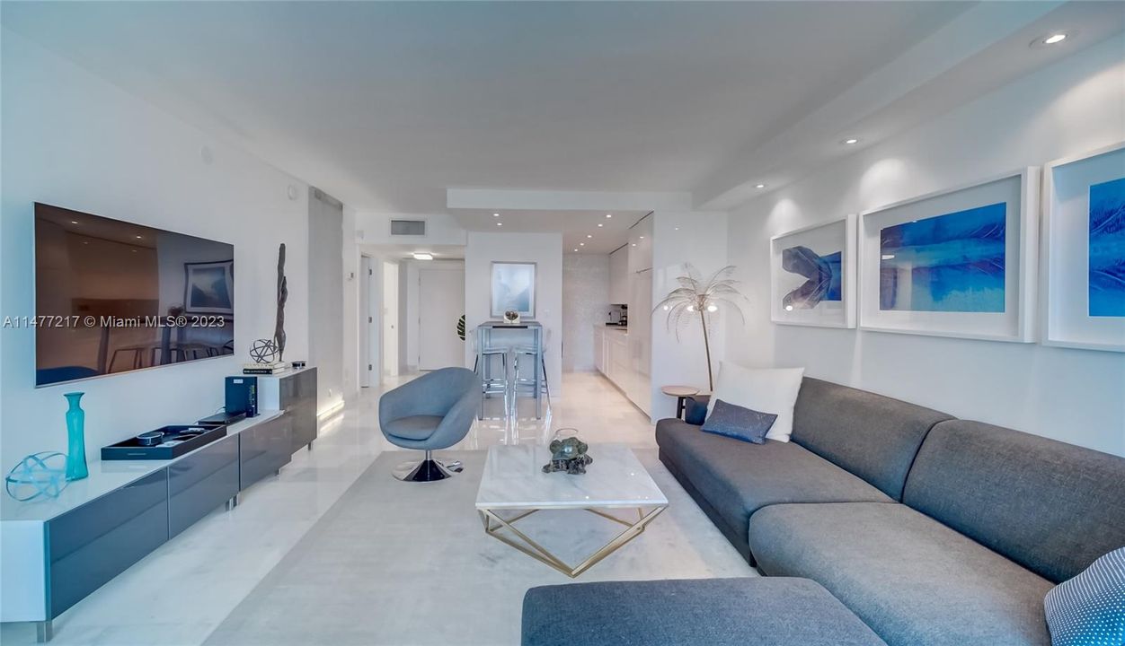 Recently Sold: $1,875,000 (2 beds, 1 baths, 900 Square Feet)