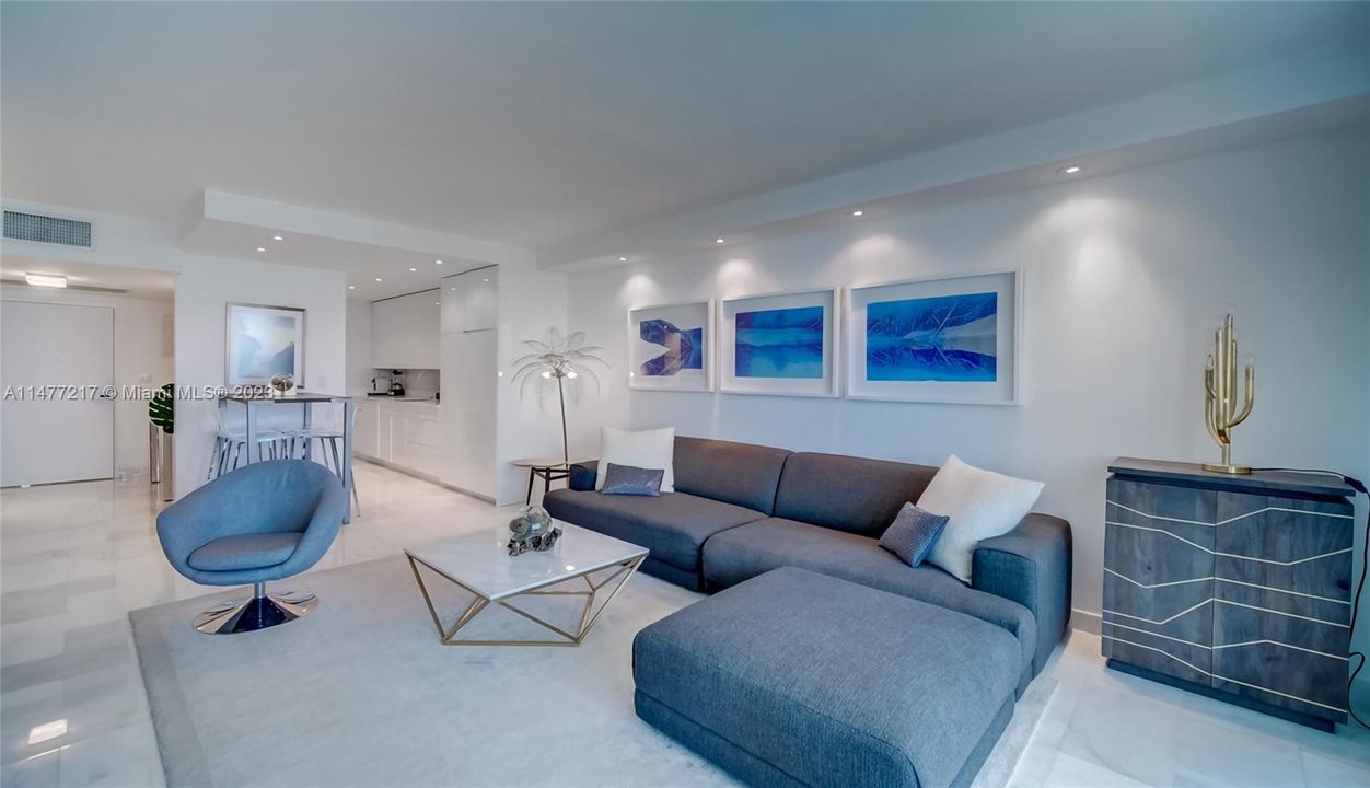 Recently Sold: $1,875,000 (2 beds, 1 baths, 900 Square Feet)