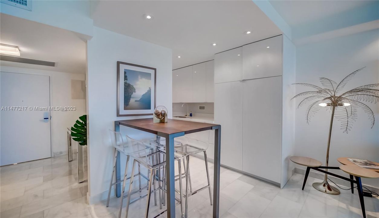 Recently Sold: $1,875,000 (2 beds, 1 baths, 900 Square Feet)