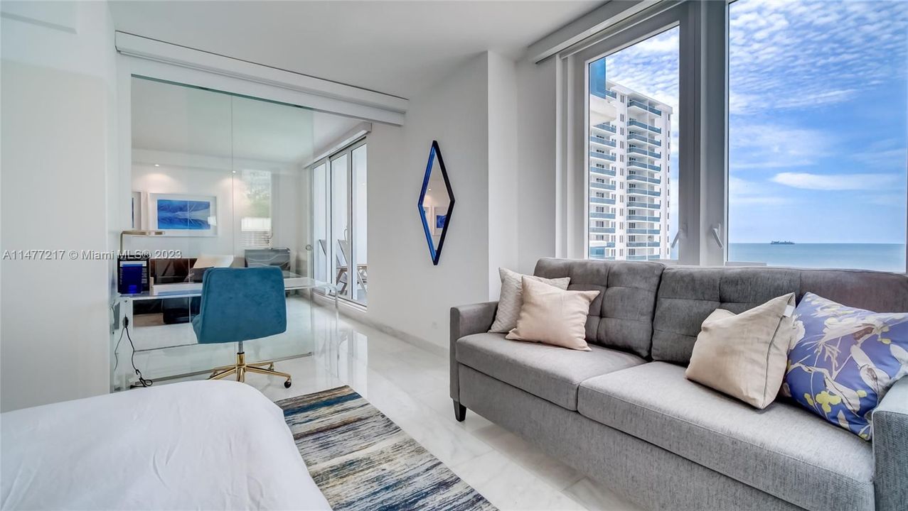 Recently Sold: $1,875,000 (2 beds, 1 baths, 900 Square Feet)