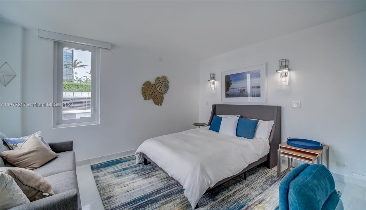 Recently Sold: $1,875,000 (2 beds, 1 baths, 900 Square Feet)