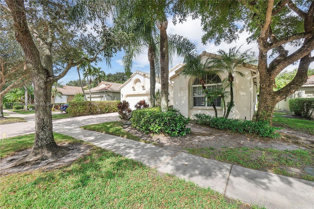 Recently Sold: $649,900 (3 beds, 2 baths, 2628 Square Feet)