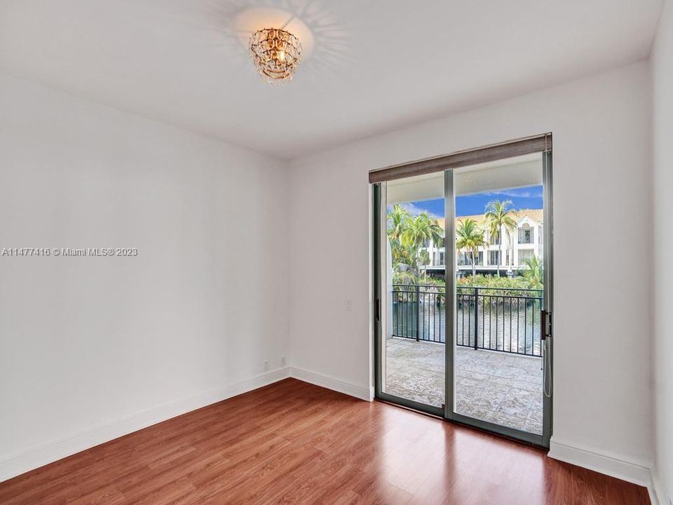 2nd ensuite, lower level