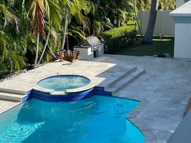 Recently Sold: $2,290,000 (6 beds, 6 baths, 4272 Square Feet)