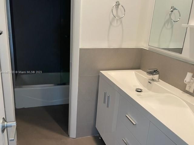 Recently Sold: $2,290,000 (6 beds, 6 baths, 4272 Square Feet)