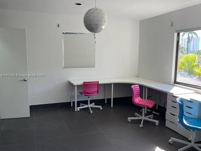 Recently Sold: $2,290,000 (6 beds, 6 baths, 4272 Square Feet)